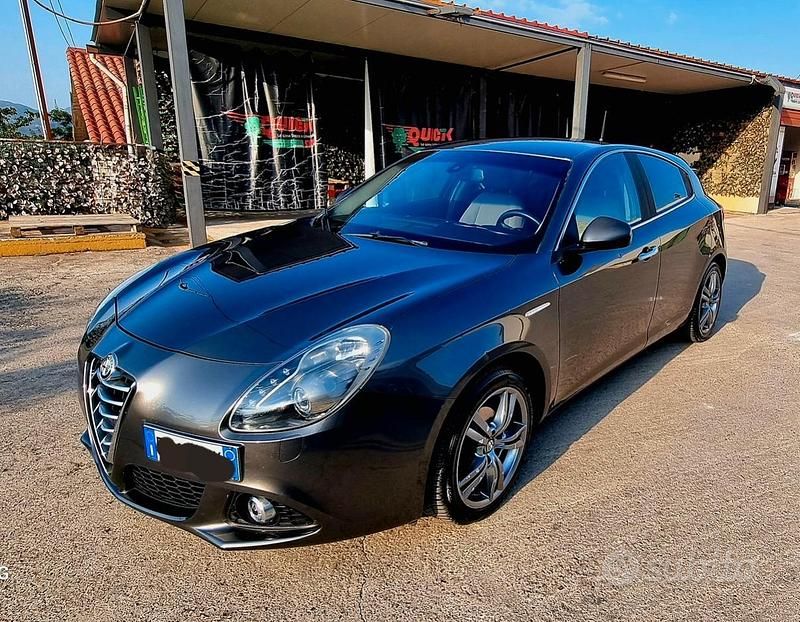 Grigio Usata 2014 Alfa Romeo Giulietta Tre volumi | 6500 € - Immagine 1/4