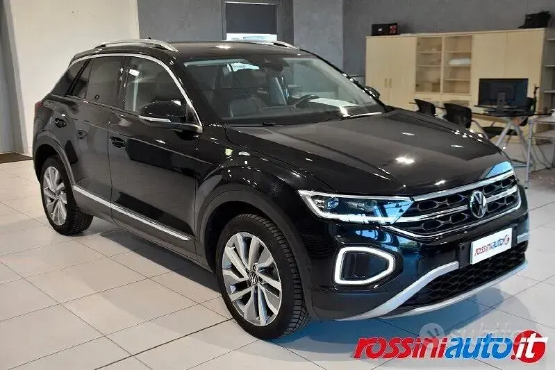 Usata VW T-Roc Style 150 CV (110 kW) 2023 Nero SUV