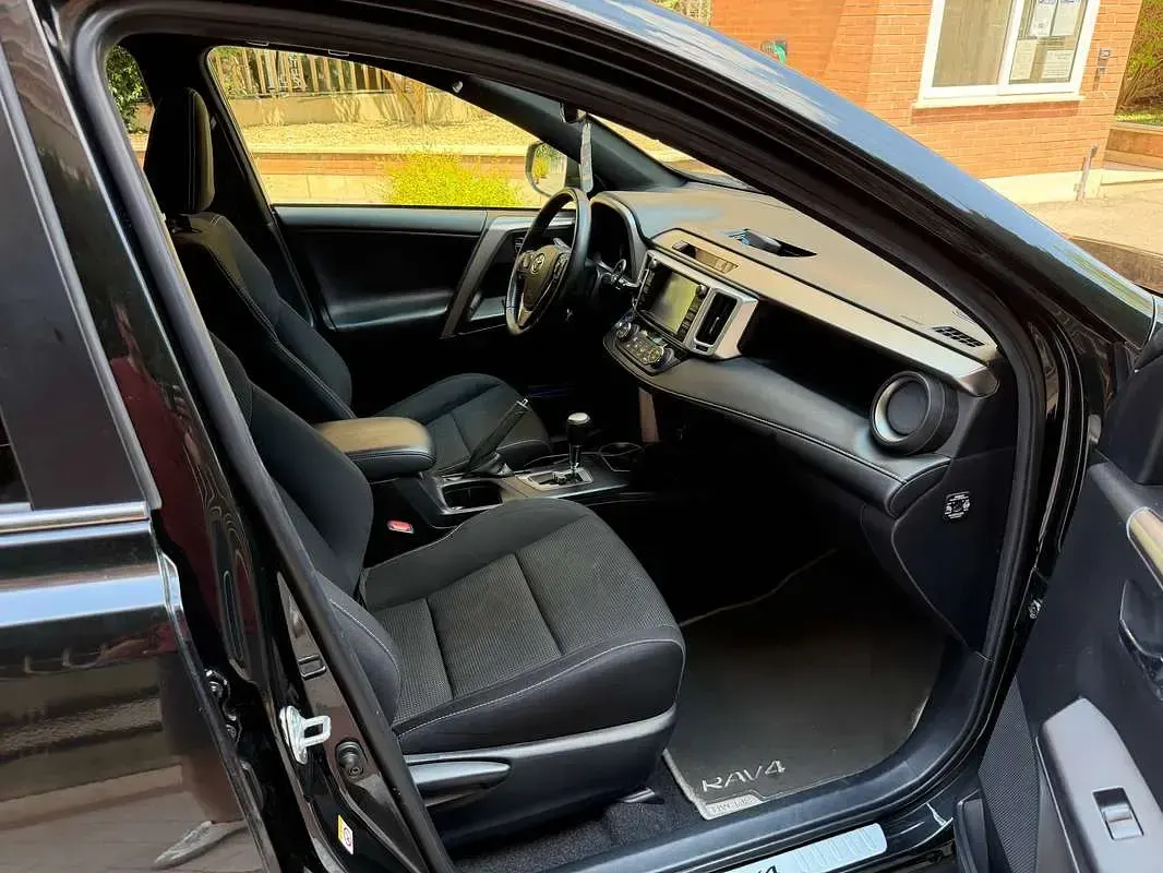 Usata Toyota RAV4 Hybrid Style 155 CV (114 kW) 2017 Nero SUV
