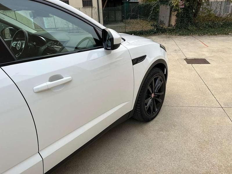Usata Jaguar E-Pace R-Dynamic 163 CV (119 kW) 2021 Bianco SUV