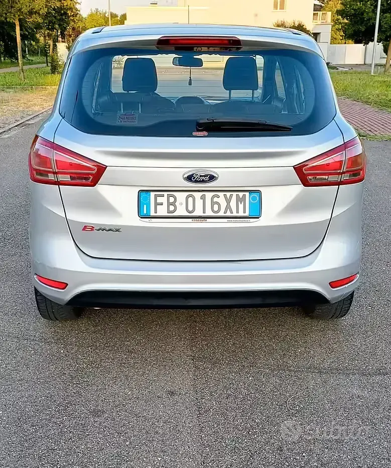 Usata Ford B-MAX Titanium 75 CV (55 kW) 2015 Grigio Monovolume