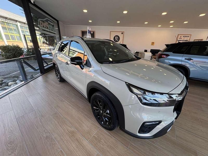 Nuova Suzuki SX4 S-Cross 110 CV (80 kW) 2026 Avorio africa SUV