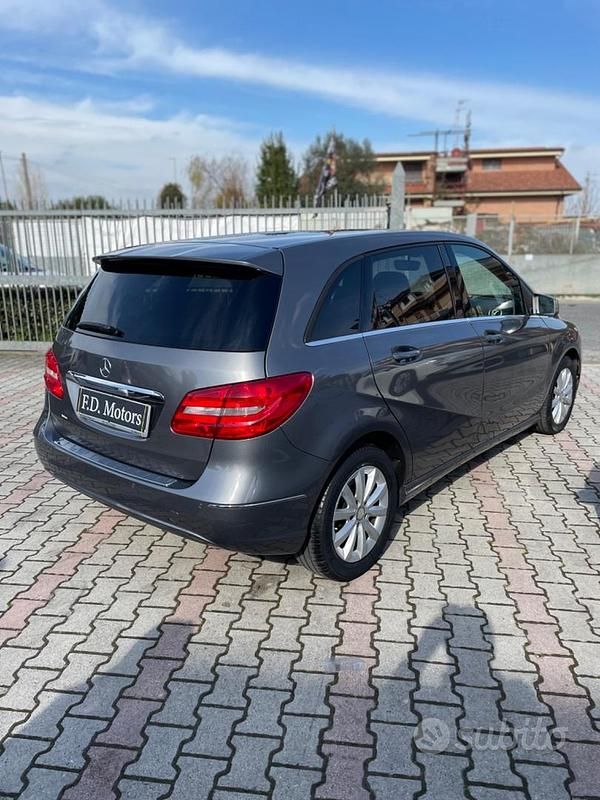 Usata Mercedes B180 Business 108 CV (79 kW) 2015 Grigio Monovolume