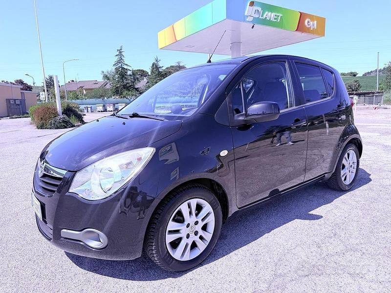 Usata Opel Agila 94 CV (69 kW) 2012 Nero Utilitaria