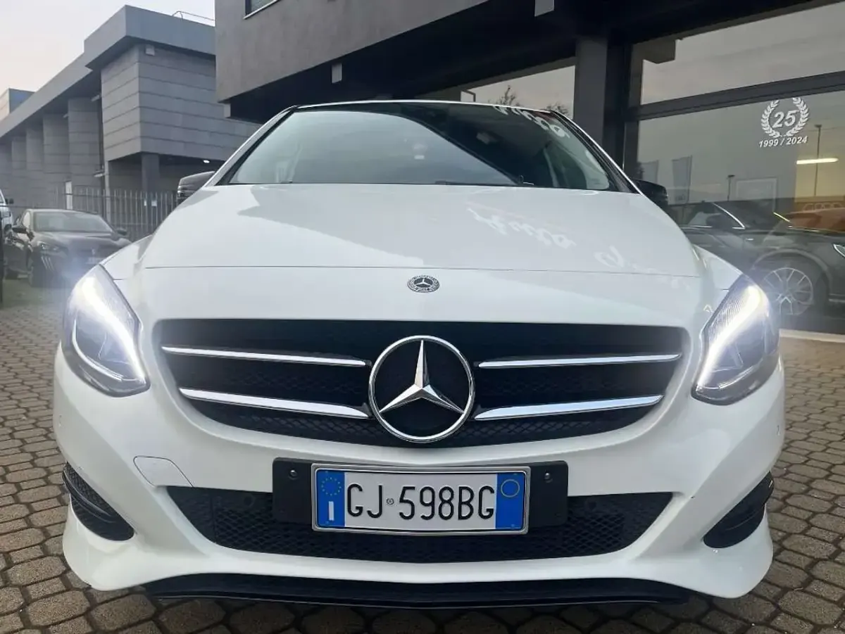 Usata Mercedes B200 136 CV (100 kW) 2018 Bianco Utilitaria