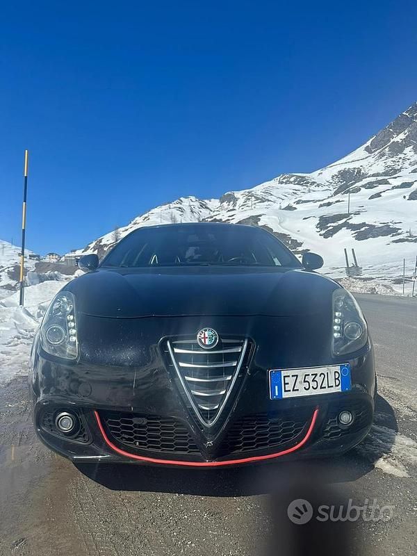 Usata Alfa Romeo Giulietta Quadrifoglio Verde 175 CV (128 kW) 2015 Nero Utilitaria