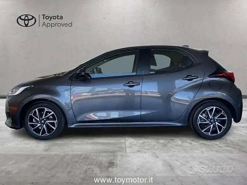 Usata Toyota Yaris Hybrid Trend 116 CV (85 kW) 2022 Grigio Berlina