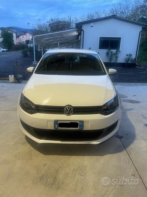 Bianco Usata 2010 VW Polo Highline Tre volumi | 3990 € (Ottimo prezzo) - Immagine 1/4