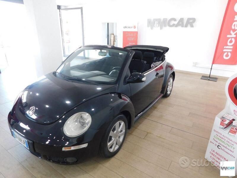 Usata VW New Beetle Cabriolet 105 CV (77 kW) 2008 Nero Cabrio