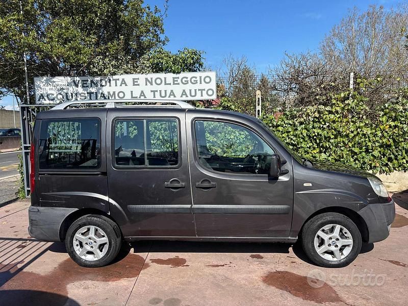 Usata Fiat Doblò Active 103 CV (75 kW) 2008 Grigio Monovolume