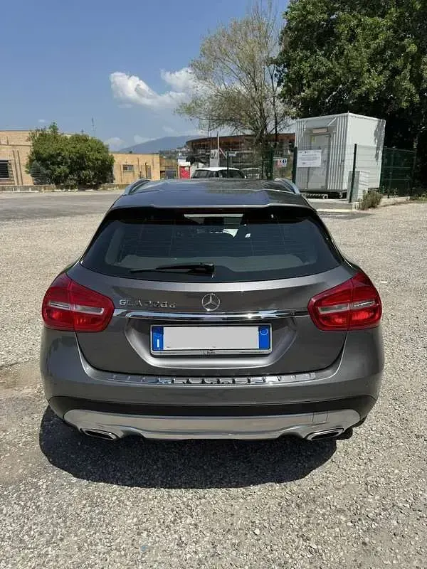 Usata Mercedes GLA200 136 CV (100 kW) 2017 SUV