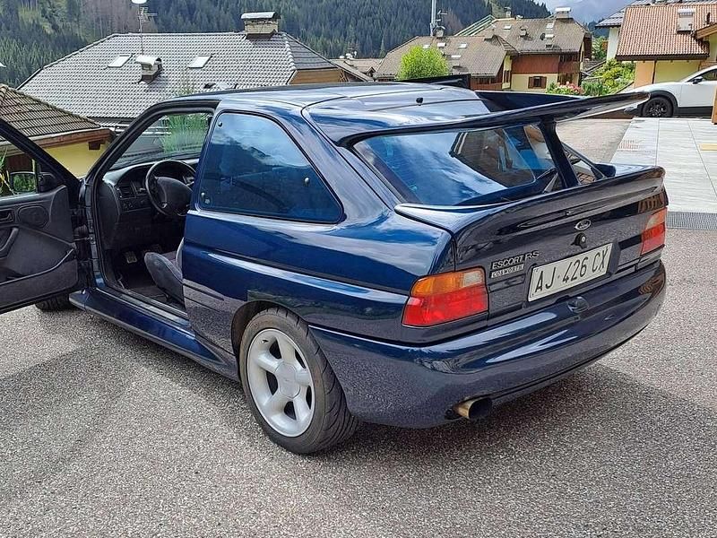 Usata Ford Escort RS 227 CV (166 kW) 1995 Blu/azzurro Berlina