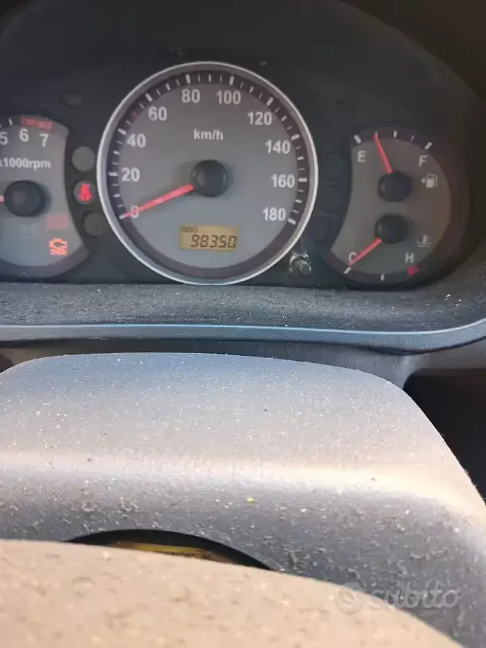 Usata Hyundai Atos 63 CV (46 kW) 2005 Rosso Utilitaria