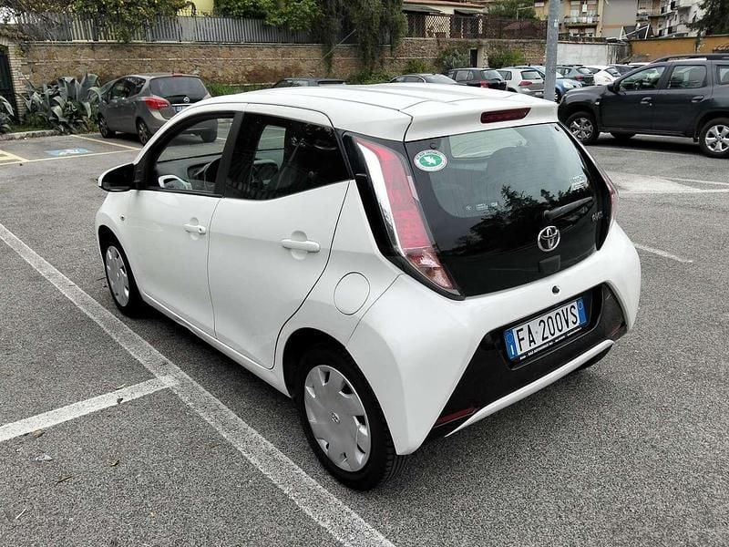 Usata Toyota Aygo X-clusiv 69 CV (50 kW) 2015 Bianco Utilitaria