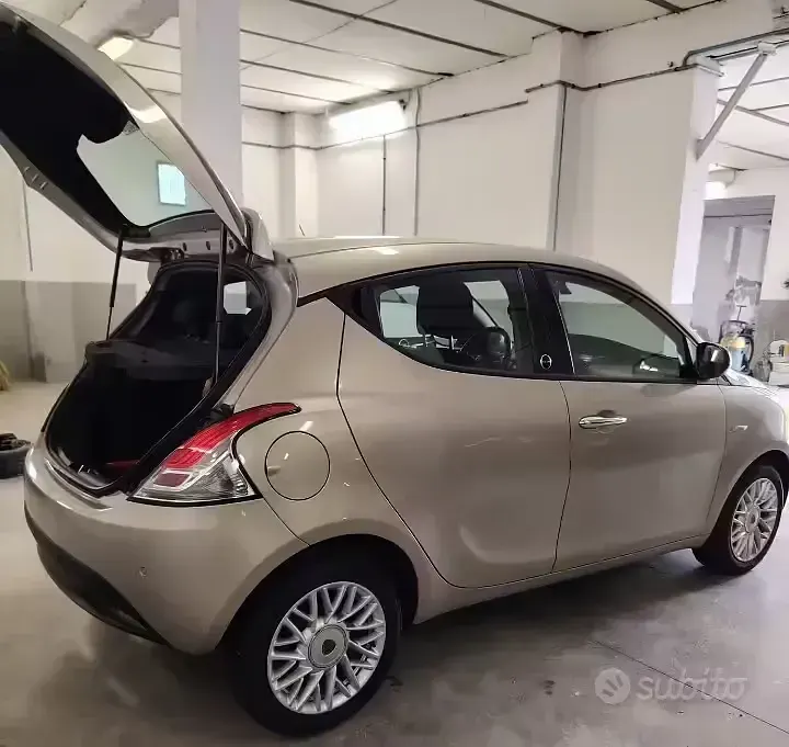 Usata Lancia Ypsilon 69 CV (50 kW) 2015 Utilitaria
