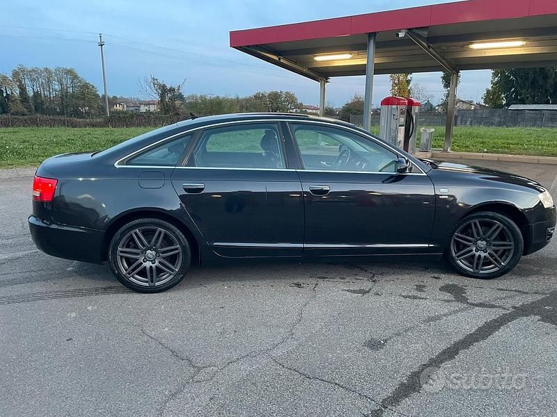 Nero Usata 2004 Audi A6 Tre volumi | 3000 € (Buon prezzo) - Immagine 1/4