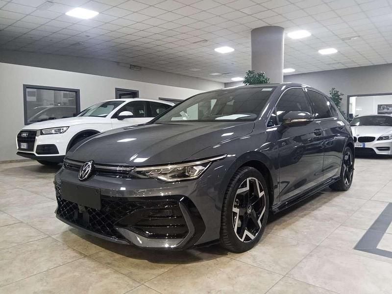 Other Usata 2025 VW Golf VIII R-line Tre volumi | 31.900 € (Buon prezzo) - Immagine 1/4