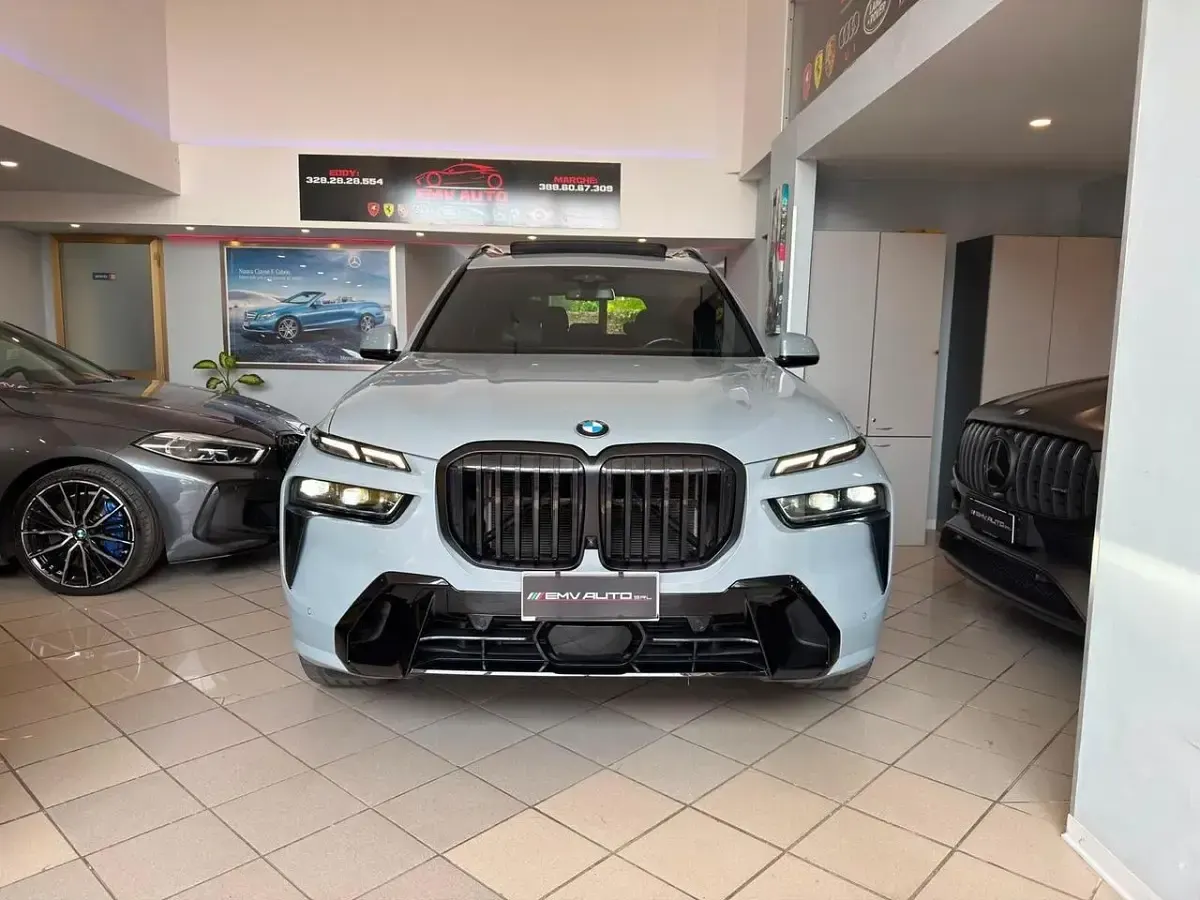 Usata BMW X7 339 CV (249 kW) 2023 Grigio SUV