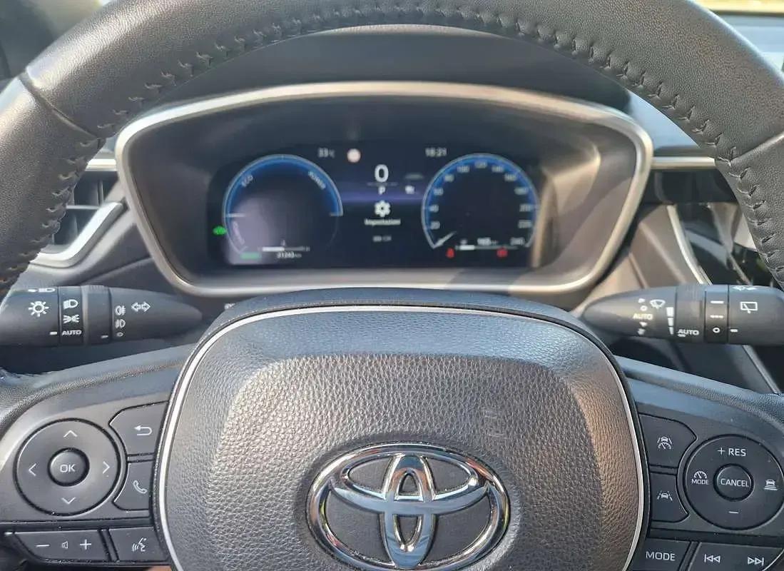 Usata Toyota Corolla Cross Trend 98 CV (72 kW) 2025 Grigio SUV