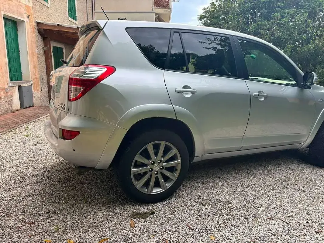 Usata Toyota RAV4 Style 150 CV (110 kW) 2013 Argento SUV