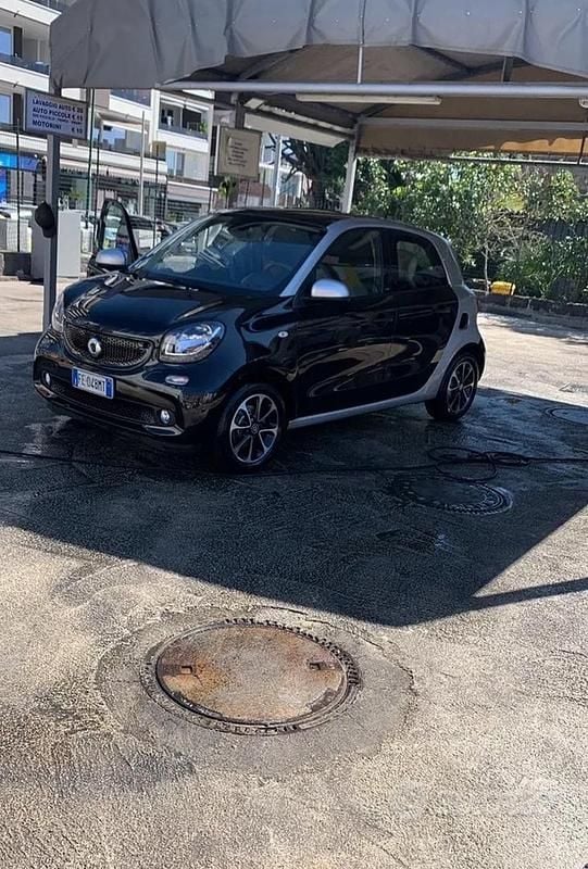 Usata Smart ForFour 71 CV (52 kW) 2016 Nero Utilitaria