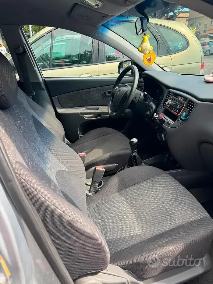Usata Kia Rio 110 CV (80 kW) 2007 Grigio Berlina
