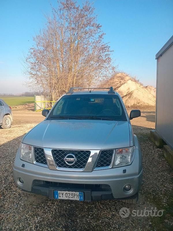 Usata Nissan Navara 190 CV (139 kW) 2005 Grigio Pick-up