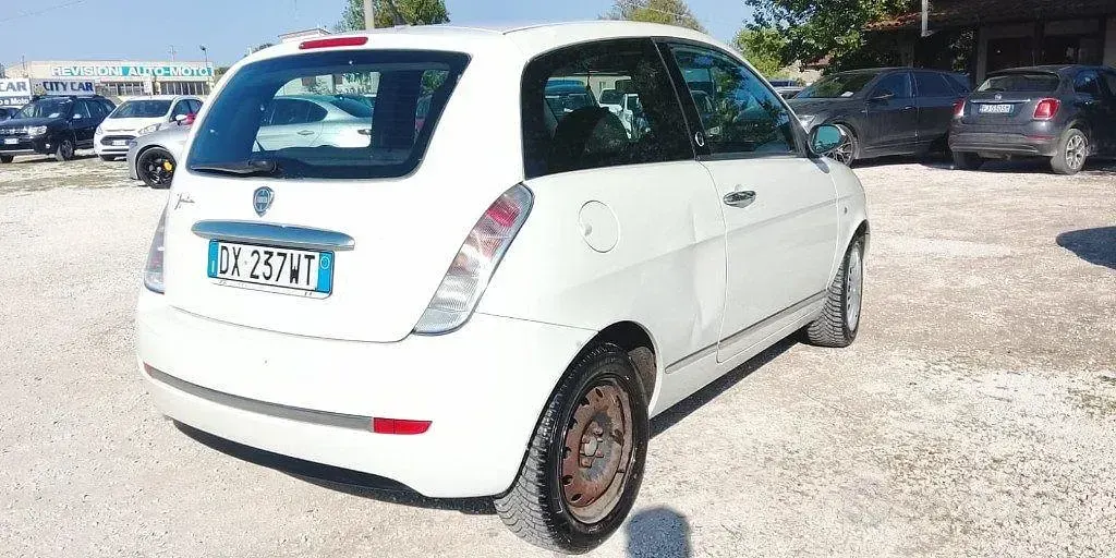 Usata Lancia Ypsilon 77 CV (56 kW) 2009 Bianco Utilitaria