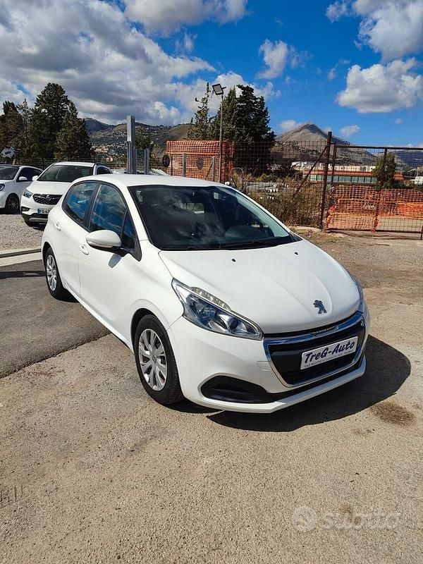 Usata Peugeot 208 Active 75 CV (55 kW) 2018 Bianco Utilitaria