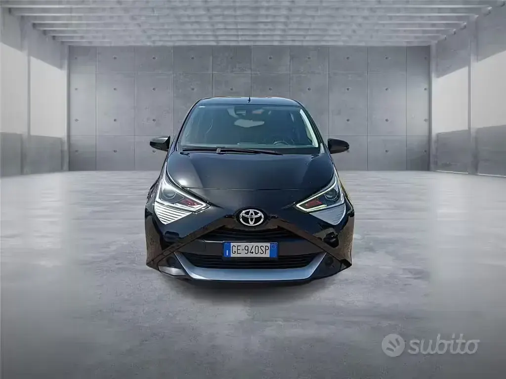 Usata Toyota Aygo Connect Style 72 CV (52 kW) 2021 Nero Utilitaria