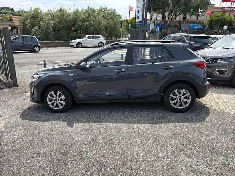 Begagnad Kia Stonic Urban 101 HK (74 kW) 2023 Grå SUV