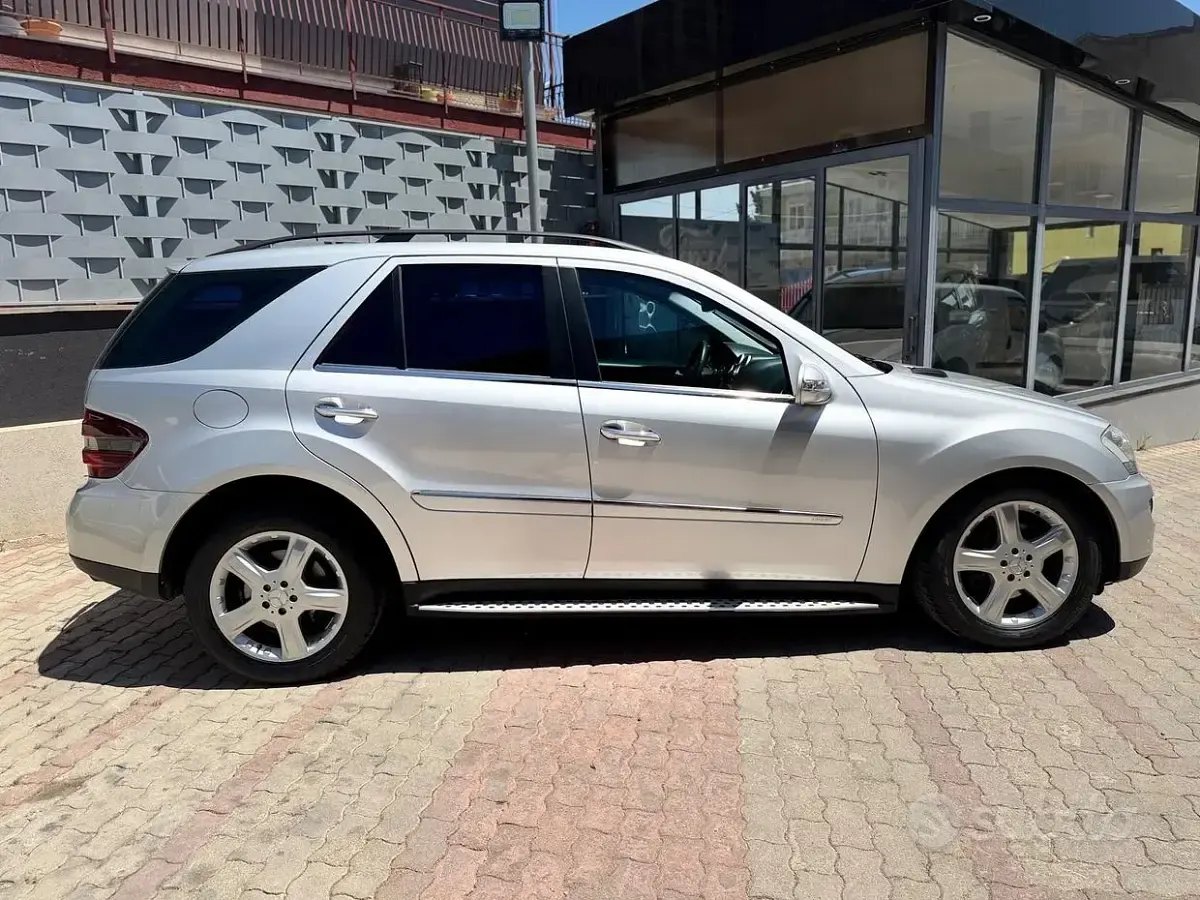 Usata Mercedes ML320 224 CV (164 kW) 2008 Grigio SUV