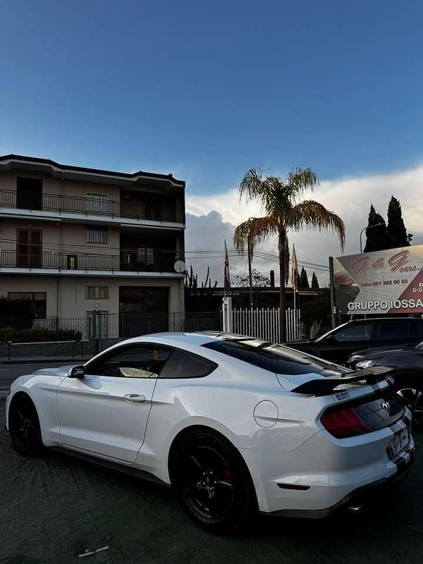 Usata Ford Mustang Fastback 317 CV (233 kW) 2018 Bianco Coupé