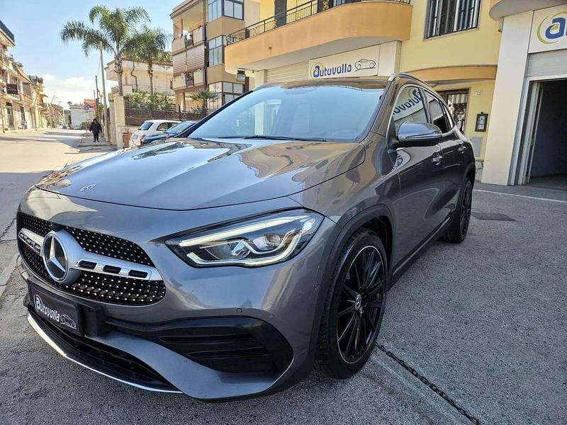 Usata Mercedes GLA200 Premium 150 CV (110 kW) 2022 Grigio montagna SUV