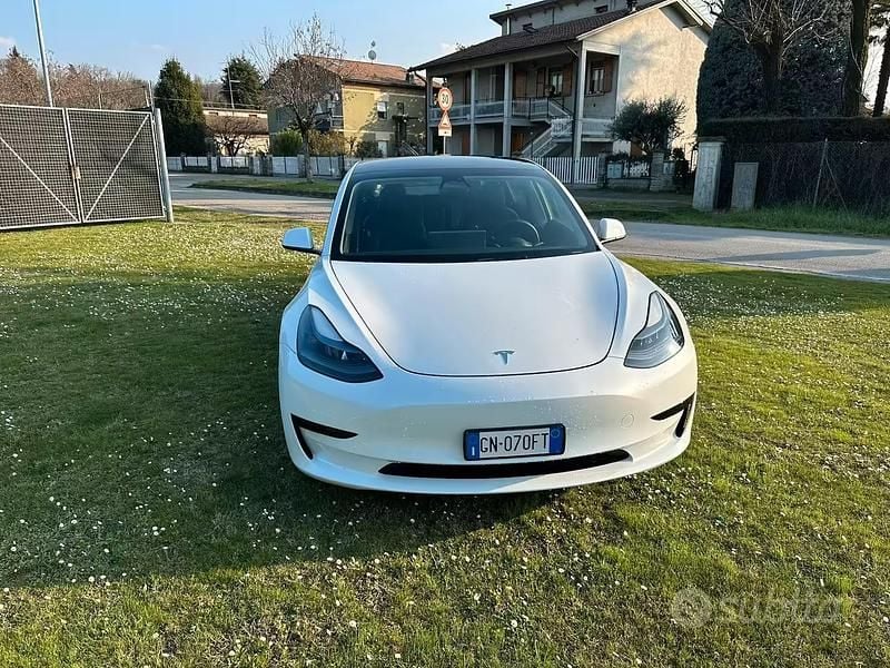 Usata Tesla Model 3 208 kW (283 CV) 2023 Bianco Berlina