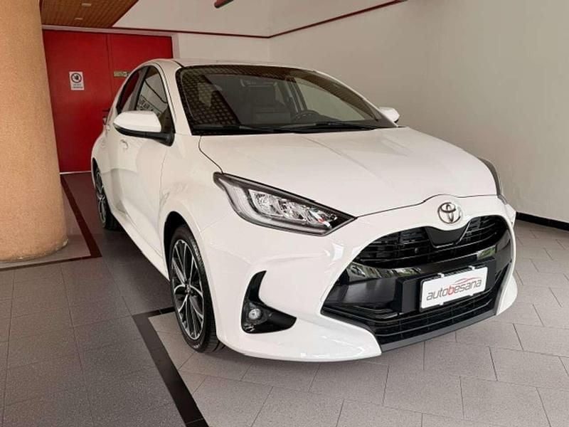 Ny Toyota Yaris Hybrid 92 HK (67 kW) 2026 Vit Sedan