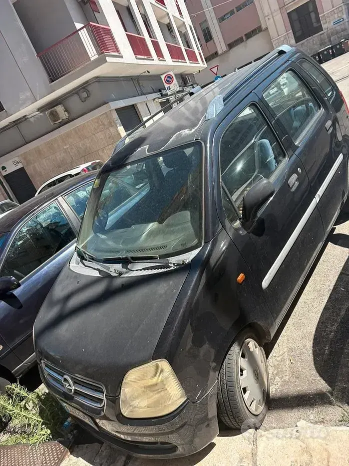 Usata Opel Agila 75 CV (55 kW) 2003 Nero Monovolume