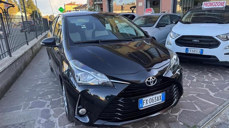 Usata Toyota Yaris Lounge 107 CV (78 kW) 2019 Nero Berlina