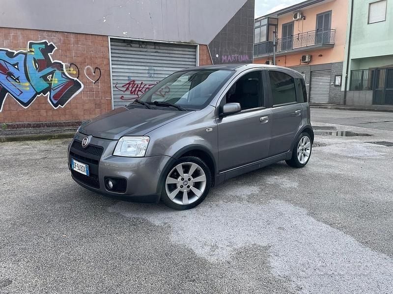 Usata Fiat Panda 100 CV (73 kW) 2007 Grigio Utilitaria