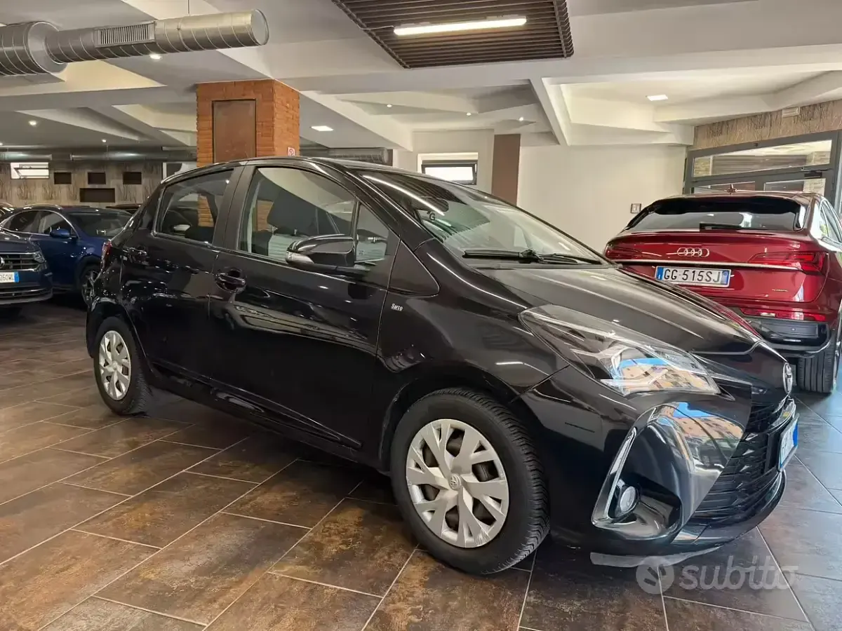 Second-hand Toyota Yaris Active 72 CP (52 kW) 2018 Negru Berlinǎ
