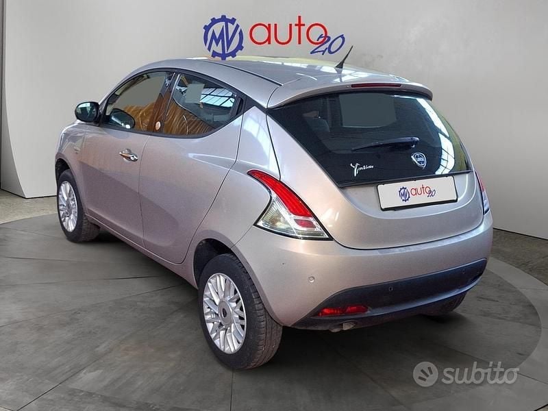 Usata Lancia Ypsilon Gold 85 CV (62 kW) 2014 Grigio Utilitaria
