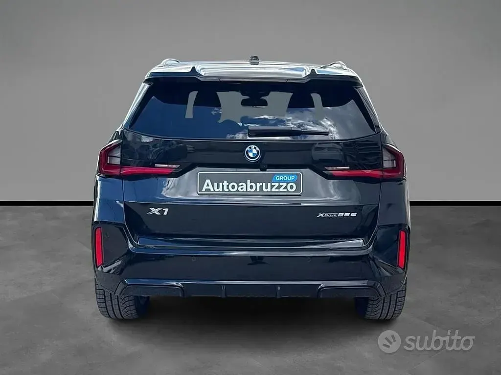 Usado BMW X1 M Sport 245 HP (180 kW) 2025 Preto SUV