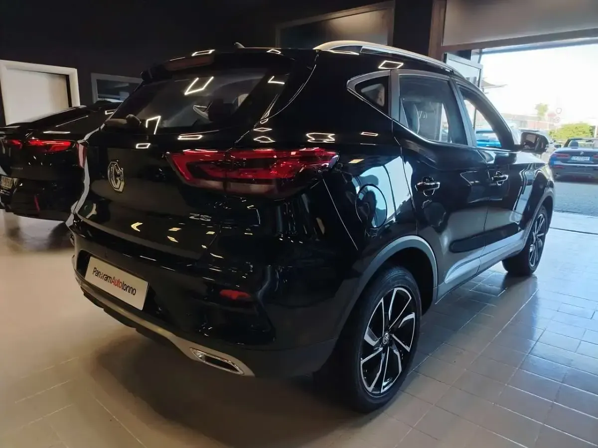 Usata MG ZS Luxury 106 CV (77 kW) 2025 Nero SUV