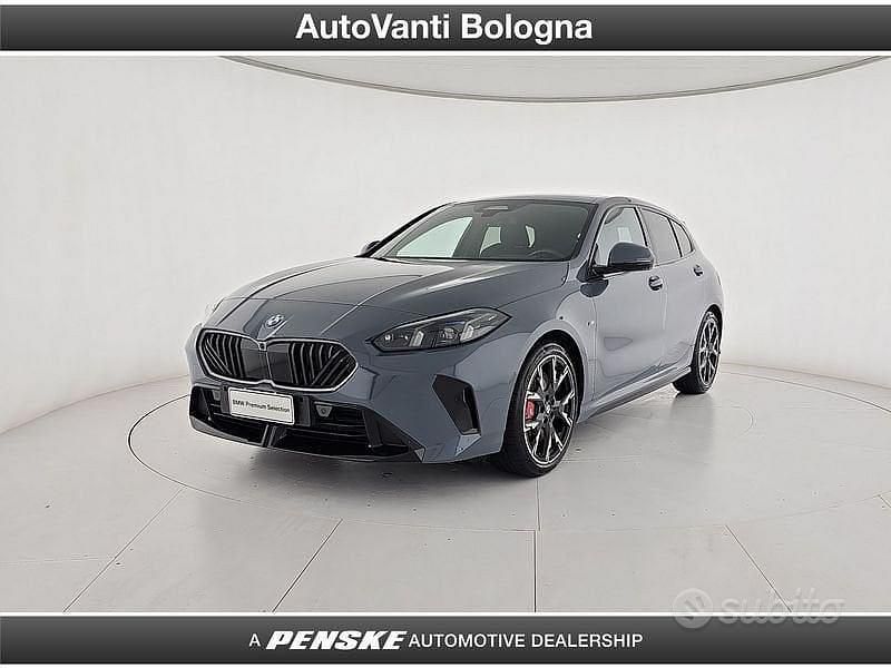Grigio Usata 2024 BMW 118 M Sport Due volumi | 36.880 € (Molto cara) - Immagine 1/3