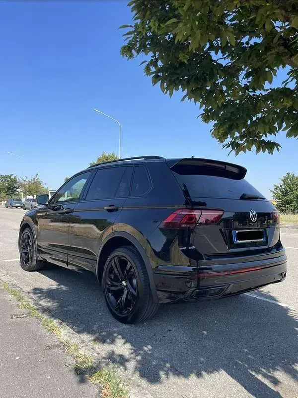 Usata VW Tiguan R-line 320 CV (235 kW) 2023 Nero SUV
