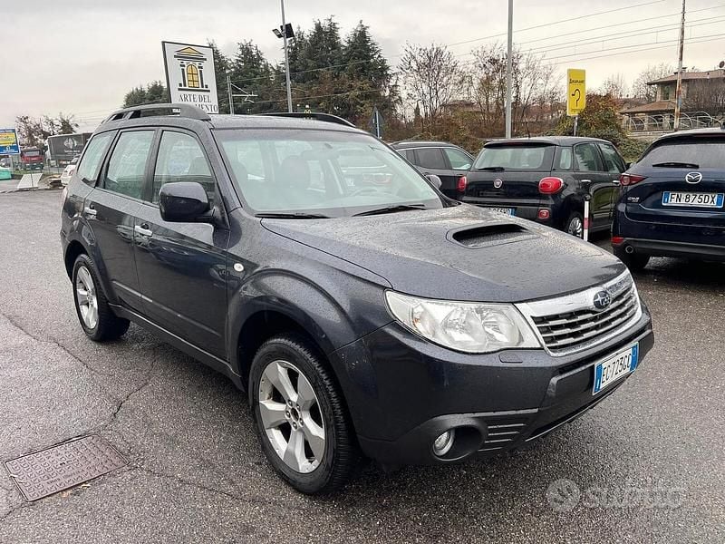 Usata Subaru Forester Trend 147 CV (108 kW) 2010 Grigio SUV