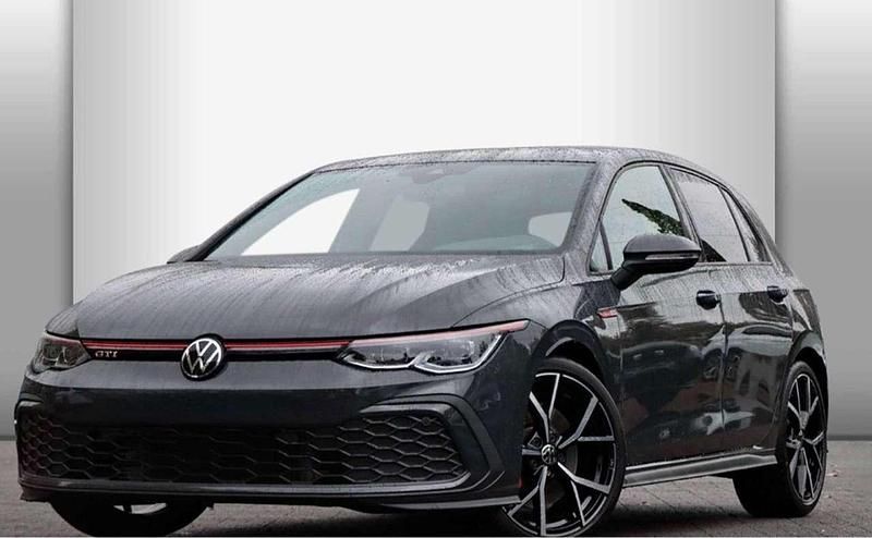 Uranograu Usata 2023 VW Golf GTI Tre volumi | 31.900 € (Buon prezzo) - Immagine 1/4