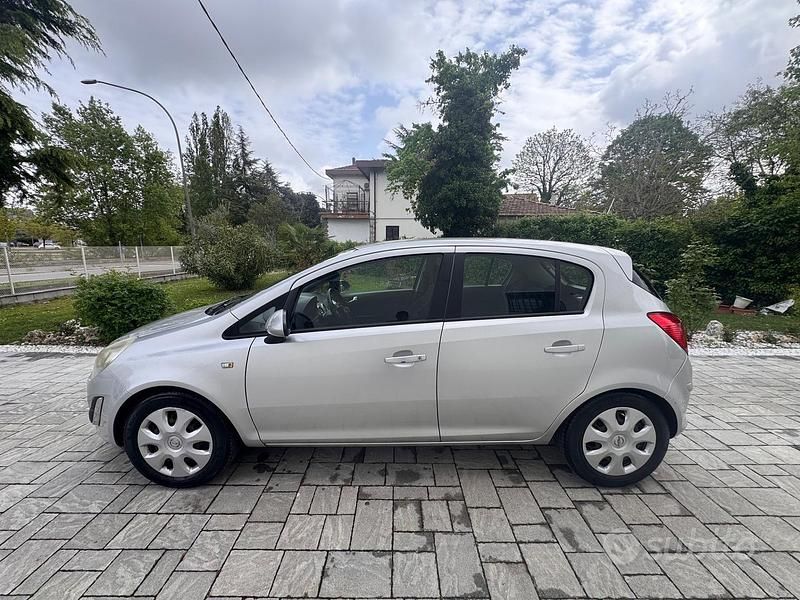 Usata Opel Corsa 85 CV (62 kW) 2011 Grigio Utilitaria