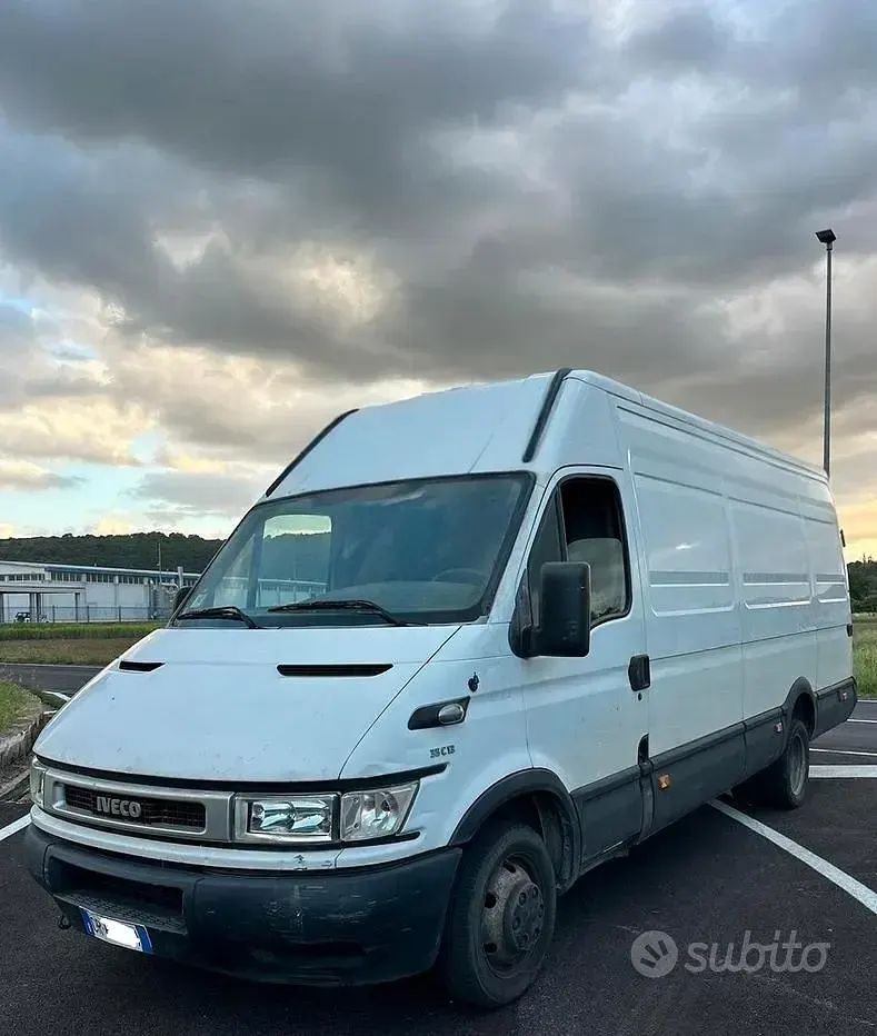 Usata Iveco Daily 125 CV (91 kW) 2005 Bianco