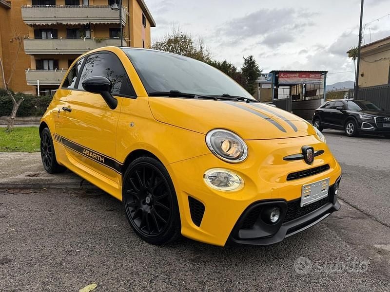 Giallo Usata 2022 Abarth 595 Tre volumi | 19.500 € (Buon prezzo) - Immagine 1/4